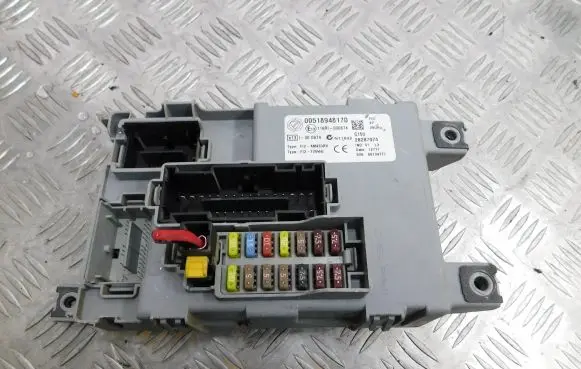 Fiat Doblo Fuse module 28287074 00518948170 116RI000674