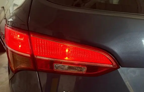 Hyundai Santa Fe Tailgate rear/tail lights 924052W0