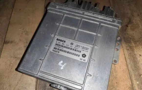 Chrysler Voyager Engine control unit/module P04686758
