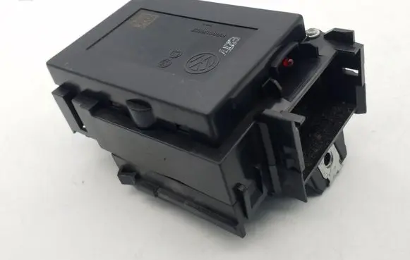 Volkswagen PASSAT CC Ignition lock 3C0905843AD 33303601