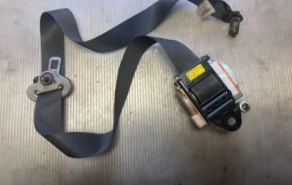 Suzuki Grand Vitara II Front seatbelt 8492065J0 TKAB2EP526