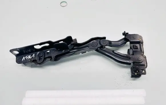 Engine bonnet/hood hinges