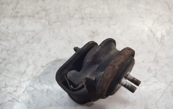 Suzuki Grand Vitara II Engine mount bracket