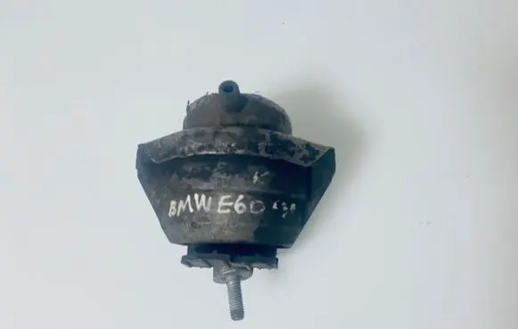BMW 5 E60 E61 Engine mount bracket 677461902