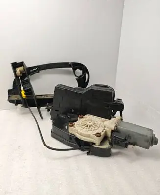 BMW 7 E65 E66 Front door lock 41023061002 7746003701