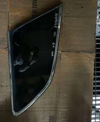 Toyota Avensis T270 Rear side window