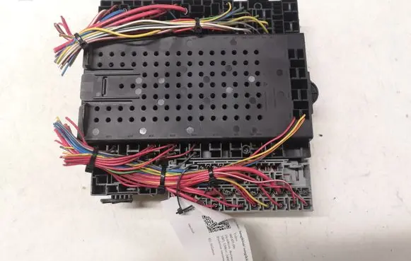 Volvo S60 Fuse module 8688153 8645729