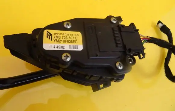 Volkswagen Sharan Accelerator throttle pedal 7M3723507C