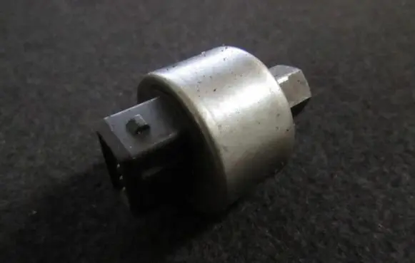 Opel Corsa C Air conditioning (A/C) pressure sensor 90359991