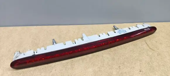Third/center stoplight