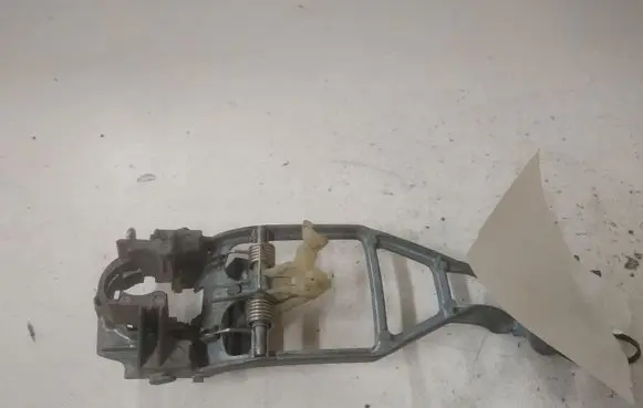 Volkswagen Touareg I Front door exterior handle/bracket 7L0837886E