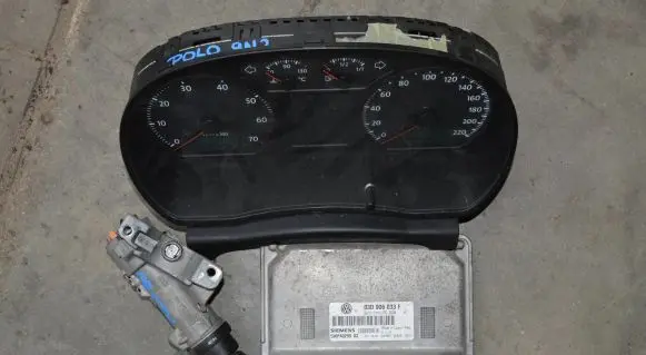 Volkswagen Polo Engine control unit/module 03D906033F 5WP4029803
