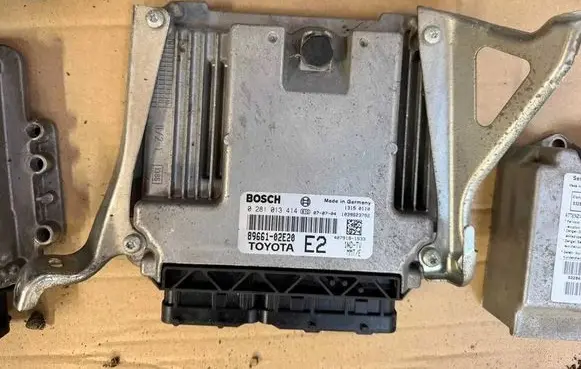 Toyota Auris 150 Engine control unit/module 0281013414