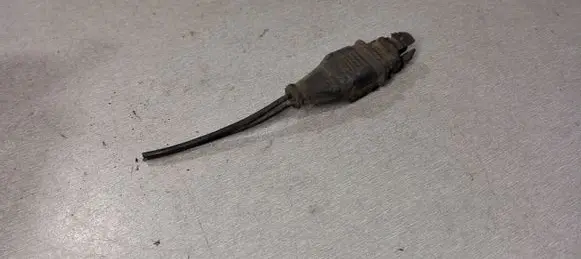 Volkswagen PASSAT B5 Outside/exterior temperature sensor 8D0820535