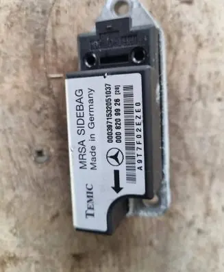 Mercedes-Benz E W210 Airbag deployment crash/impact sensor 0008209926 A9T7F02EZE0 0003971532051037