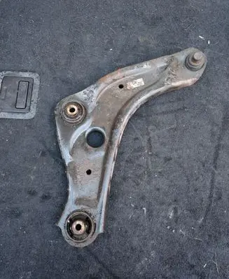 Nissan Qashqai Front lower control arm/wishbone