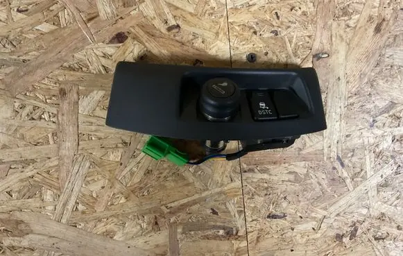 Volvo V50 ESP (stability program) switch 8691530 05W47T 18206
