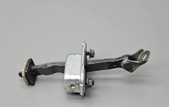 Hyundai i30 Front door check strap stopper