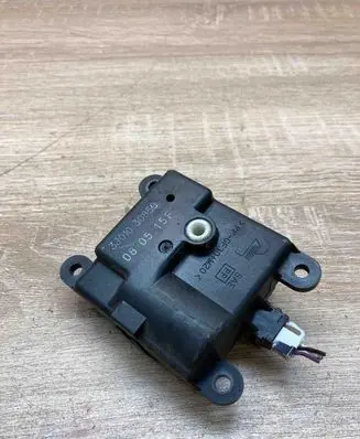 Nissan Qashqai+2 Air flap motor/actuator 3J01030850