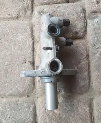 KIA Sorento Master brake cylinder