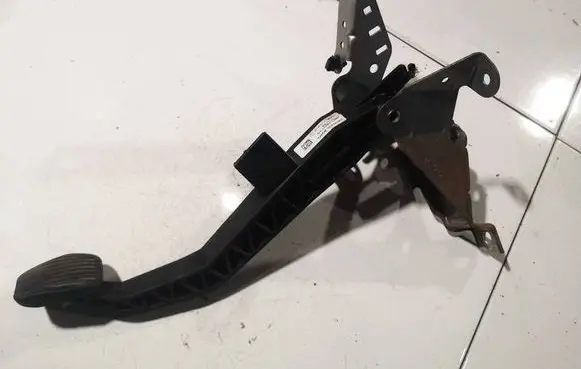Ford Focus Brake pedal 4M517B633AN