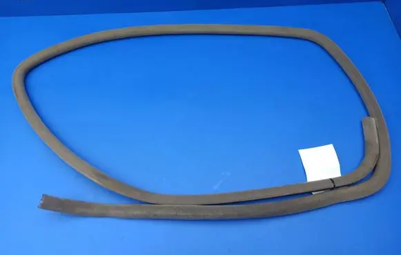 Jaguar XJ X308 Rear door rubber seal (on body) 