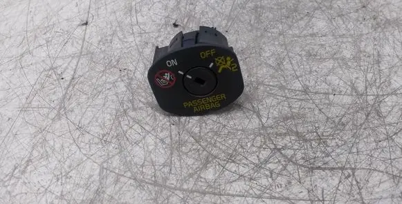 Passenger airbag on/off switch