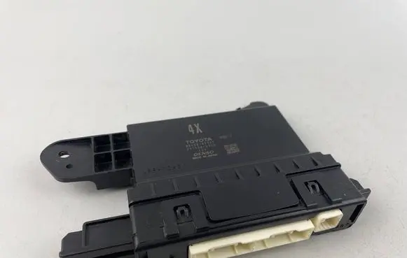 Toyota Prius (XW50) Air conditioner control unit module 8865047351 88650-47351