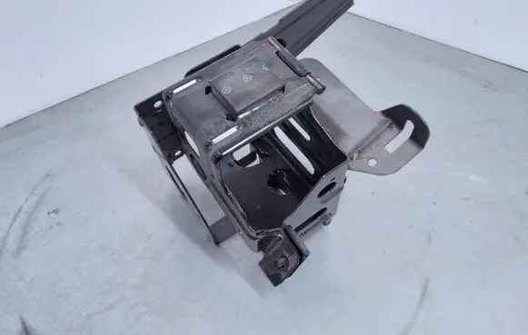 Battery bracket