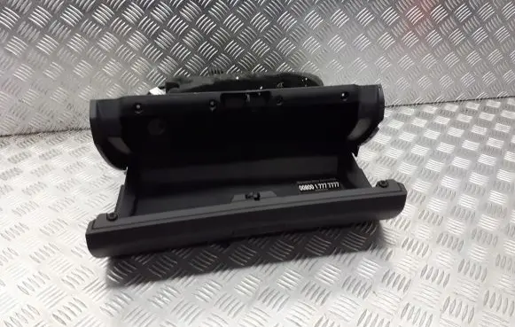Mercedes-Benz A W169 Glove box