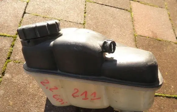 Coolant expansion tank/reservoir