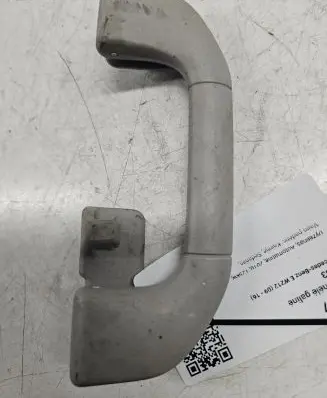 Mercedes-Benz E W212 Rear interior roof grab handle A2048100151