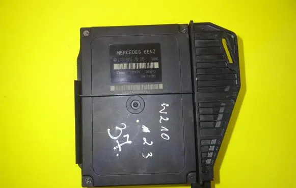 Mercedes-Benz E W210 Comfort/convenience module 2108203826