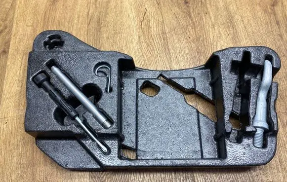 Volkswagen Touareg II Tool box 7P6012112A