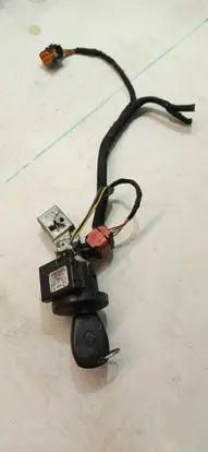 Renault Clio III Ignition lock 8200214173