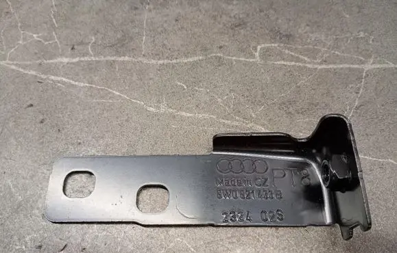 Audi A4 S4 B9 8W Fender mounting bracket 8w0821433b