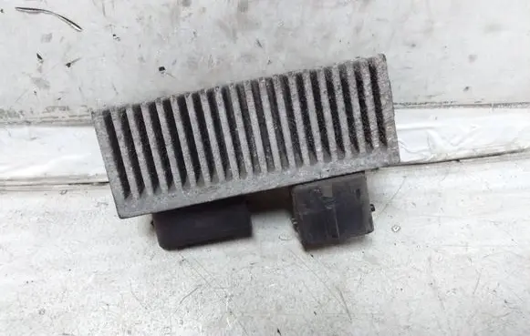 Opel Vivaro Glow plug pre-heat relay 8200558438A