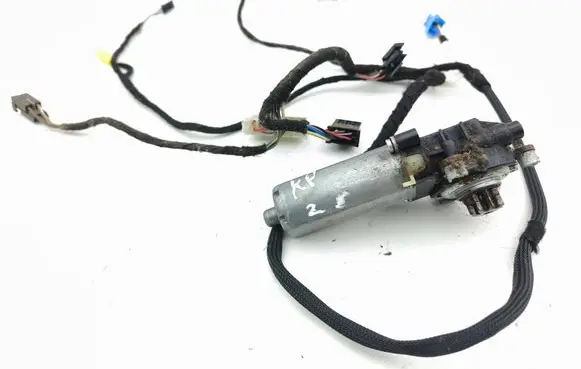Mercedes-Benz C W203 Seat adjustment motor 0390203004