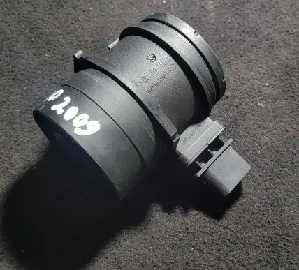 BMW 1 E81 E87 Mass air flow meter 0281002537