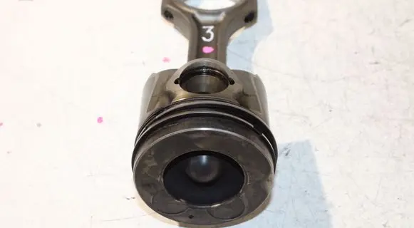 KIA Ceed Piston with connecting rod 