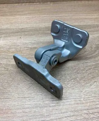 Mercedes-Benz C W205 Front door lower hinge 205FOOL