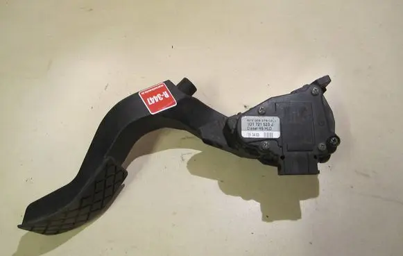 Volkswagen PASSAT B5.5 Accelerator throttle pedal 8D1721523J 013401