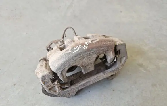 Mitsubishi L200 Front brake caliper