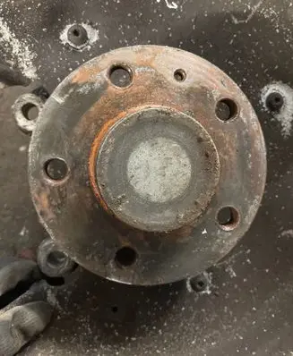 Rear wheel hub spindle/knuckle