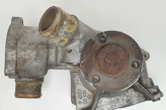 Mercedes-Benz E W124 Water pump