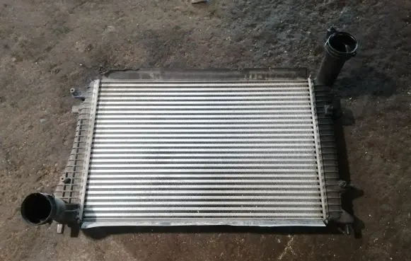 Volkswagen PASSAT B6 Intercooler radiator 3C0145803G