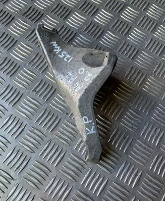 Audi A4 S4 B7 8E 8H Engine mounting bracket 8E0199307S