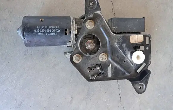 Mercedes-Benz E W124 Sunroof motor/actuator 0390251696
