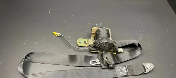 Iveco Daily 35 - 40.10 Front seatbelt 33017280A1