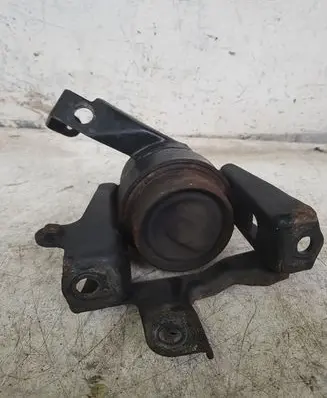 Toyota Avensis T250 Engine mount bracket